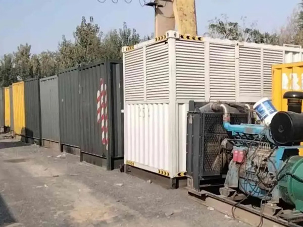 伊春200KW柴油发电机机组每小时油耗是多少？