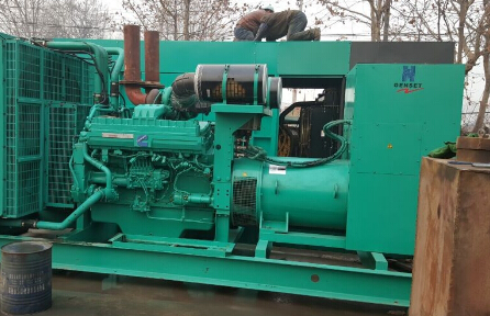 伊春发电机组如何判断水冷式机油散热器内部是否需要清洗？